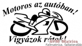 Motoros az autóban! Vigyázok rátok! - íves autó matrica